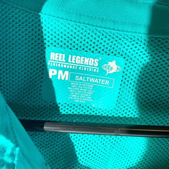 Reel Legend’s Saltwater Button Down Top.               Size P Medium - Picture 3 of 5